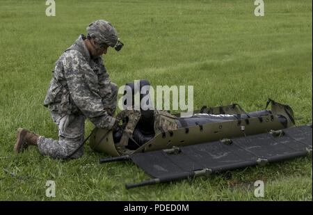 https://l450v.alamy.com/450v/pded0m/us-army-spc-saul-hernandez-an-infantryman-assigned-to-the-172nd-infantry-battalion-vermont-army-national-guard-secures-a-dummy-into-a-sked-litter-during-the-casualty-movement-portion-of-the-stress-shoot-exercise-of-the-region-1-best-warrior-competition-at-camp-smith-training-site-ny-may-17-2018-the-region-1-best-warrior-competition-held-may-16-19-2018-is-an-annual-event-in-which-junior-enlisted-soldiers-and-noncommissioned-officers-nco-from-the-eight-northeastern-states-compete-in-several-events-intended-to-test-their-military-skills-and-knowledge-as-well-as-their-physical-fit-pded0m.jpg