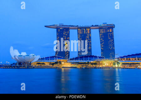 アート・デザイン・音楽 MARINA BAY SANDS: A PICTORIAL JOURNEY MARINA BAY SANDS: A PICTORIAL JOURNEY