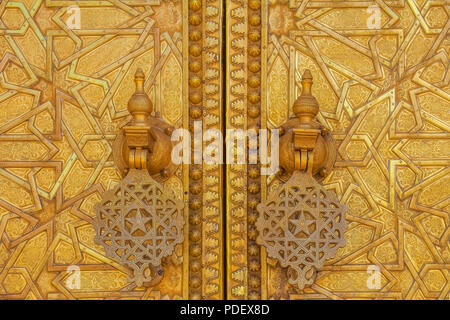 Gate to the palace of the king of Morocco in Fez, Morocco Stock Photo ...