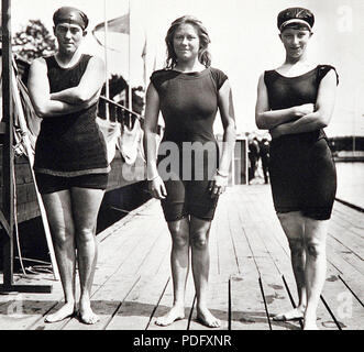 Fanny Durack, Mina Wylie And Jennie Fletcher 1912b Stock Photo - Alamy