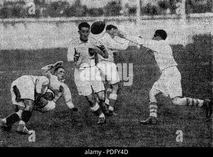 130 Finale de la Coupe de France de rugby à XV 1939 au Parc des Princes (Pyrénées-Bigorre contre Côte basque) Stock Photo