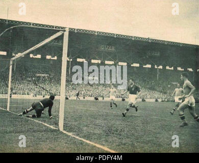 130 Finale de la Coupe du monde 1938 à Colombes (France), Sarosi marque le deuxième but de la Hongrie Stock Photo