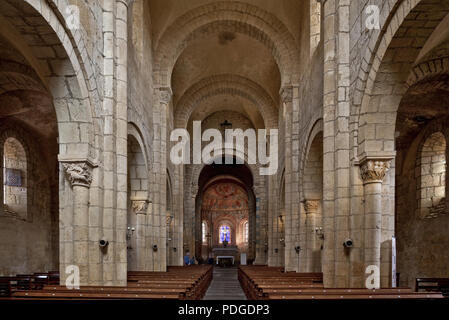 Anzy-le-Duc Burgund Prioratskirche erbaut 11-12 Jh. Innen Blick zum Chor Stock Photo