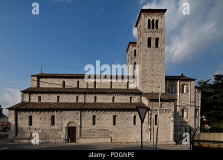 Italien Como Kirche San Abbondio Ansicht von Süden mit zweigeschossiger Apsis Chor und Chorflankentürmen Hauptbauzeit 12 Jh Stock Photo