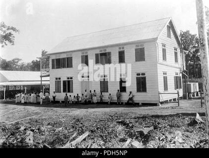 282 Rooms-Katholiek meisjes internaat in Suriname - Collectie stichting Nationaal Museum van Wereldculturen - TM-10018889 Stock Photo