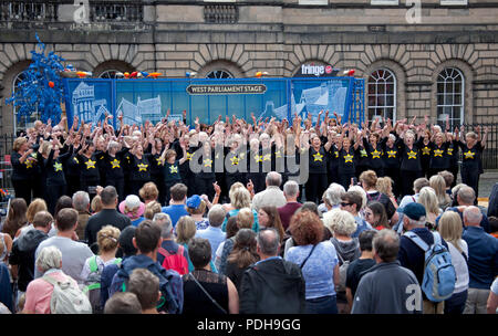Edinburgh, Scotland, UK.9 August 2018. Sunny day at Edinburgh Festival Fringe in the Royal Mile and the Mound where some colourful characters entertained the audiences on the 6th day of the festival,  the Rock Choir sang for the audience in Parliament Square Stock Photo