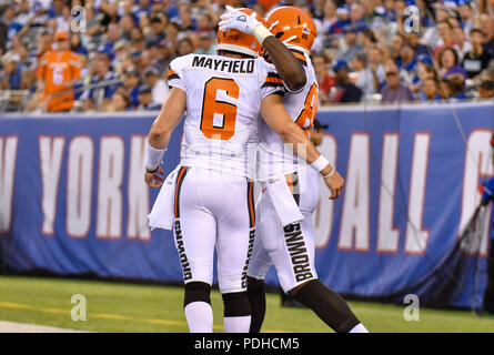 Pittsbugh, United States. 10th Jan, 2021. Cleveland Browns quarterback  Baker Mayfield (6) throws to Cleveland Browns wide receiver Jarvis Landry  (80) that runs for the touchdown in the first quarter of the