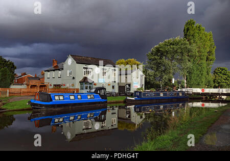 Uk Weather storm over the canal, Burscough, England 10th August 2018. Credit: Colin Wareing/Ģ����ý Live News Stock Photo