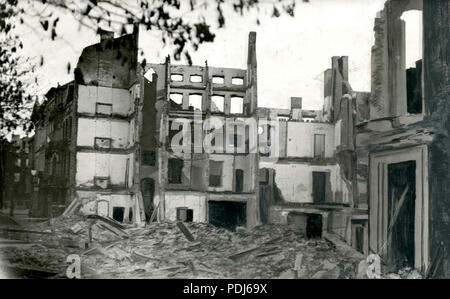 99 Charleroi - ruine après les destructions d'août 1914 - grands magasins Raphaël Stock Photo