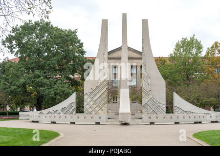 WEST LAFAYETTE, IN/USA - OCTOBER 22, 2017: The Purdue Mall Water Sculpture, often referred to as the Engineering Fountain, on the campus of the Purdue Stock Photo