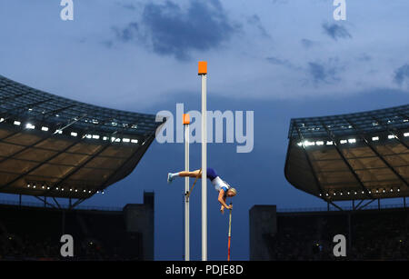 Great Britain's Holly Bradshaw competes in the Women's Pole Vault Final during day three of the 2018 European Athletics Championships at the Olympic Stadium, Berlin. Stock Photo