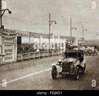 372 Voitures capotées aux 24 Heures du Mans 1926 Stock Photo