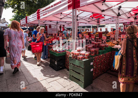 Street fruit & veg stall, High Street, Berkhamsted, Hertfordshire, England, U.K. Stock Photo