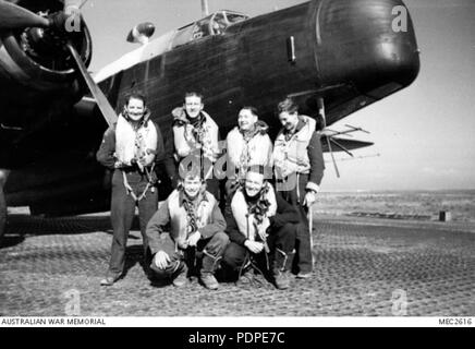 6 458 Squadron RAAF Wellington aircrew Western Desert circa 1943 AWM ...