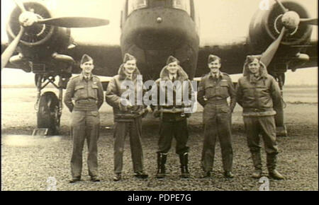 6 458 Squadron RAAF Wellington aircrew Western Desert circa 1943 AWM ...