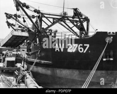 14 Army ship Crusader with cargo Stock Photo