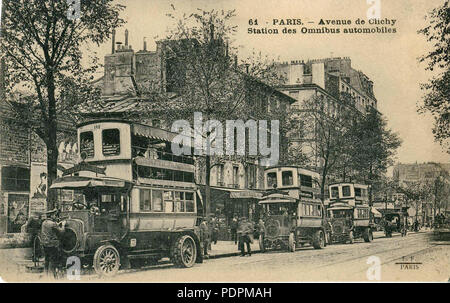 129 FF 61 - PARIS - Avenue de Clichy - Station des Omnibus automobiles Stock Photo