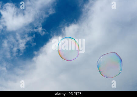 Seifenblasen schweben in der Luft Stock Photo