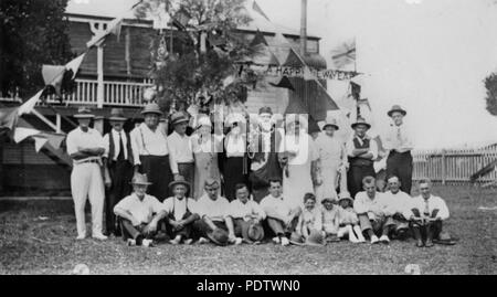 210 StateLibQld 1 118040 Group of people enjoying the holidays at Cribb Island, Christmas 1931 Stock Photo
