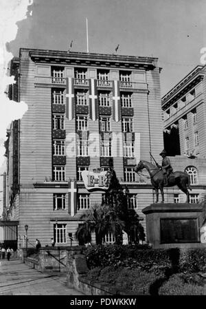 251 StateLibQld 1 211432 Queensland Government Offices decorated for the Royal Tour in March, 1954 Stock Photo