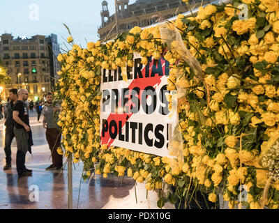 Barcelona, Spain, April 23 2018: Flower hedge petitioned for releasing Catalan politicians for Catalonia Independence Stock Photo