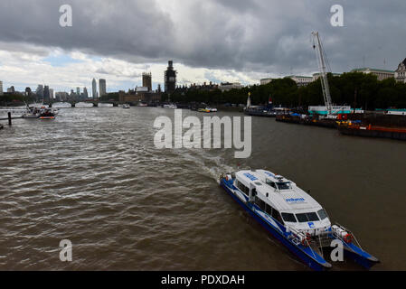 Westminster, London, UK. 10th August 2018. A weather front crosses over central London. Credit: Matthew Chattle/Alamy Live News Stock Photo