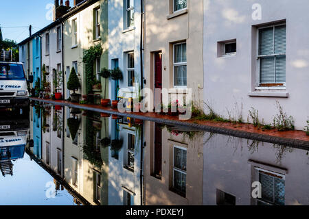 Lewes, UK. 10th August 2018. Torrential rain brings flooding to a street in Lewes, Sussex as the drainage system is unable to cope. Credit: Grant Rooney/Alamy Live News Stock Photo