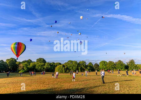 Bristol, UK, 11th August, 2018. People gather to see balloons coming in to land after Mass Ascent from the Bristol Balloon Fiesta 2018. Credit: Will Dale/Alamy Live News. Stock Photo