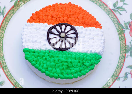 Image of Tiranga Cake or Tricolour pastry for independence day / republic  day celebration-LO190911-Picxy