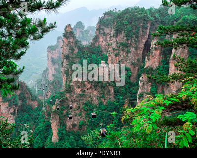 Cable car within the Tianzi Mountain column karst at Wulingyuan Scenic Area, Zhangjiajie National Forest Park, Hunan, China Stock Photo