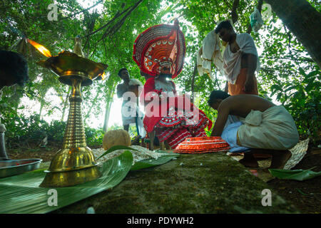 Theyyath Kari Theyyam from Arayi Karthika Chamundi Kavu, Kanhangad. Stock Photo