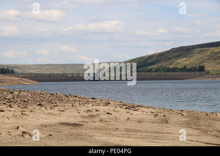 Scar House Reservoir, Harrogate, Nr Middlesmoor, UK.  Low water revealing more beach than normal.  River Nidd, Nidderdale. Stock Photo