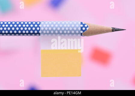 Blank pink sticky notes stick to white wall in heart shape. Valentine day  concept in office Stock Photo - Alamy