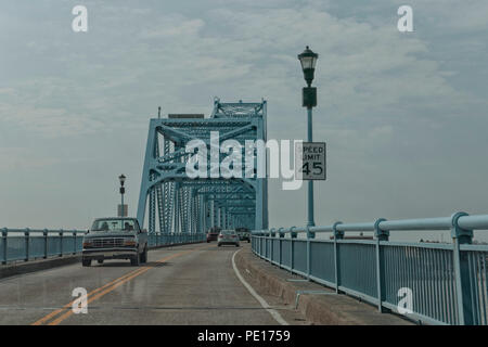 The Clover H Cary bridge aka the Owensboro Blue Bridge on the Ohio river connects Owensboro KY with Indiana Stock Photo