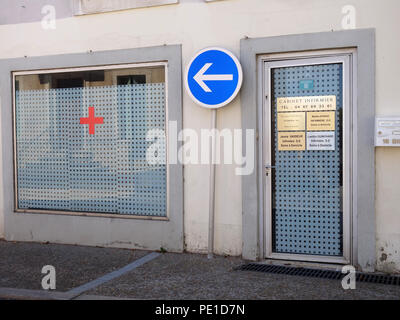 Front exterior of Doctors surgery and Medical office in Cessenon-sur-Orb, France Stock Photo