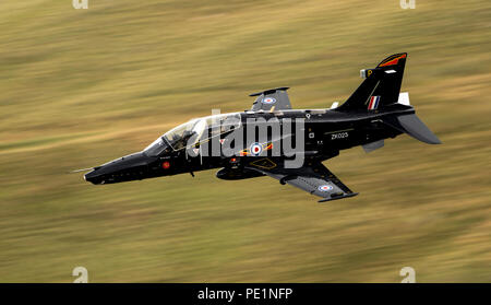 BAE Raf Hawk T2 aircraft, low level flying training in the Mach Loop Stock Photo