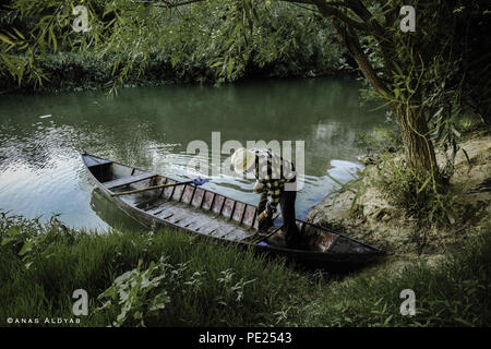 Darkoush Syria 9th July 2018 An Old Man From Darkoush North Of Idlib Seen Preparing His Boat Credit Anas Sopa Images Zuma Wire Alamy Live News Stock Photo Alamy
