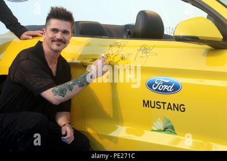 Marbella, Spain 11th August 2018. Donation of a Ford Mustang at the Starlite charity gala, signed by Colombian singer Juanes and Spanish actor Antonio Banderas in Marbella, Spain on August 11, 2018  Carnero / 692 / Cordon Press    Juanes Credit: CORDON PRESS/Alamy Live News Stock Photo