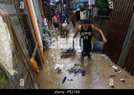 Marikina City, Philippines. 12th Aug, 2018. Residents clean mud and debris after the flood in Marikina City, the Philippines, Aug. 12, 2018. Tropical storm Yagi enhanced the monsoon causing continous rain and flooding in parts of Metro Manila. Credit: Rouelle Umali/Xinhua/Alamy Live News Stock Photo