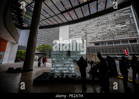 São Paulo, Brazil. 12th Aug, 2018. A huge elephant-shaped ice sculpture nearly 3 meters high and 6 tons melting outdoors is seen in Paulista avenue in Sao Paulo on August 12, 2018. It is an action to draw attention to the day of the elephant, the idea of ''‹''‹the cold intervention is to warn about the risk of extinction of the species. Credit: Dario Oliveira/ZUMA Wire/Alamy Live News Stock Photo