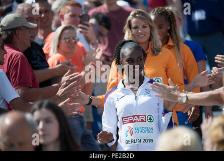 Berlin, Germany. 12th Aug, 2018. Track and Field, European Championship, Award Ceremony on the European Mile at Breitscheidplatz, 200m, Women: Gold medallist Dina Asher-Smith from Great Britain, silver medallist Dafne Schippers from the Netherlands and bronze medallist Jamile Samuel from the Netherlands attend the award ceremony. Credit: Action Plus Sports/Alamy Live News