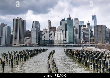 15-03-16 New York, USA. manhattan from Brooklyn, with old pier in foreground. Photo: © Simon Grosset Stock Photo