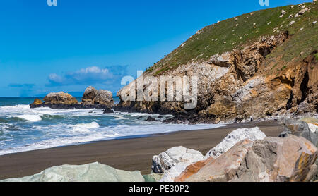 Rugged Northern Californa beach in Pacifica near San Francisco on a ...