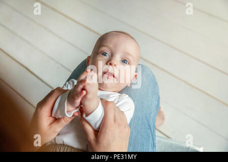 Nude mother breastfeeding infant son Stock Photo: 3337393 - Alamy