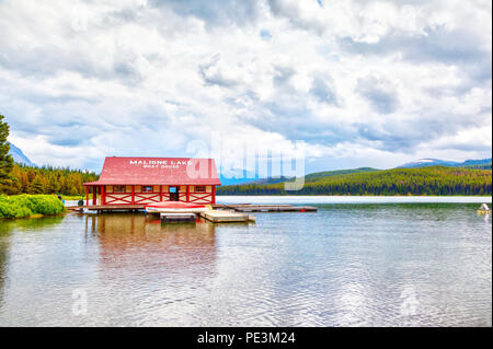 JASPER, CANADA - JUL 10, 2018: The landmark Maligne Lake Boat House dock in Jasper National Park, Alberta, Canada. The lake is famous for the surround Stock Photo