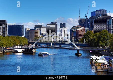 Southbank Pedestrian Bridge over the River Yarra, Melbourne, Victoria, Australia Stock Photo