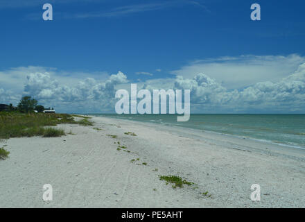 Salt Water And Sand Vacation In Paradise On Florida's Sanibel Island Stock Photo