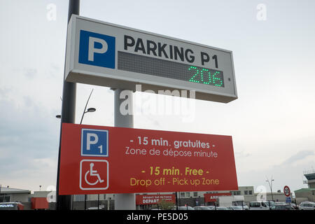 Free,parking,for,15,minutes,kiss and fly,quick,passenger,pick up,at,  Carcassonne,Airport,Aude,region,South,of,France,French,Europe,European  Stock Photo - Alamy