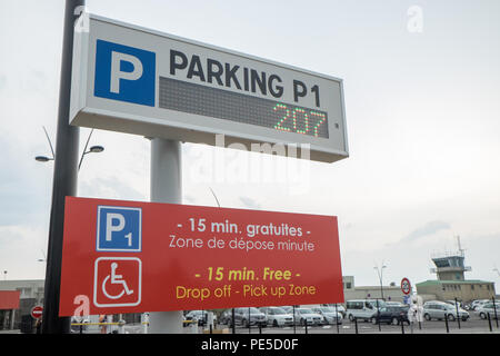 Free,parking,for,15,minutes,kiss and fly,quick,passenger,pick up