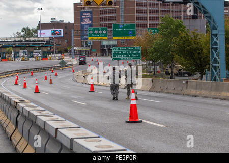 A Soldier and an Airman on a roving patrol provide security on the Benjamin Franklin Bridge, located between Camden, N.J., and Philadelphia, Sept. 27, 2015. The joint New Jersey National Guard task force comprised of 1st Squadron, 102nd Cavalry Soldiers and 108th Wing Airmen are assisting New Jersey civil authorities and the Delaware Port Authority with security during Pope Francis’s visit to Philadelphia Sept. 26-27. (U.S. Air National Guard photo by Master Sgt. Mark C. Olsen/Released) Stock Photo